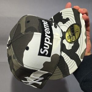 Supreme & Yankees snow camo new era 59 fifty fitted cap brand new with tags.